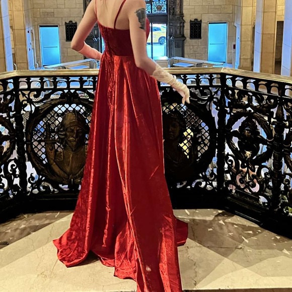 Only worn once - Picture 2 of 3